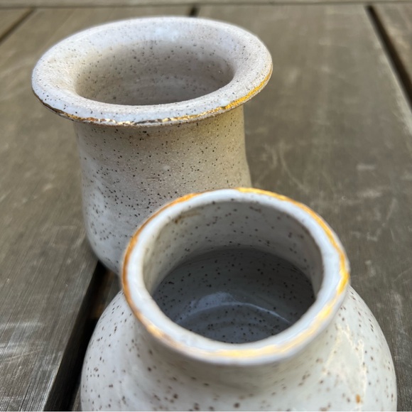 Studio Pottery Speckled Bud Vases Set of Two White Brown Gold Artist Signed - Picture 5 of 9